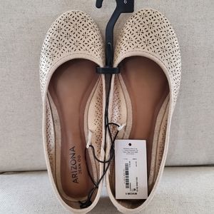 Arizona Jean Co. Gold Ballet Flats
